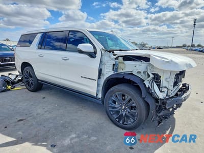Czwarte zdjęcie samochodu z boku: 2024 CHEVROLET SUBURBAN K1500 HIGH COUNTRY VIN:1GNSKGKL4RR126736 - miniatura