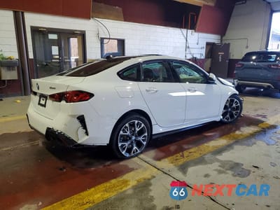 Trzecie zdjęcie samochodu z tyłu: 2025 BMW 228XI VIN:WBA23GG07S7T57004 - miniatura