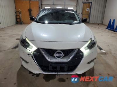 Piąte zdjęcie samochodu w środku: 2016 NISSAN MAXIMA PLATINUM VIN:1N4AA6AP3GC412105 - miniatura