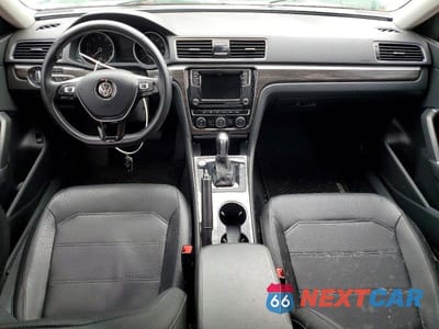 Zdjęcie 8 z 12 samochodu: 2018 VOLKSWAGEN PASSAT SE VIN:1VWBA7A35JC029157 - miniatura