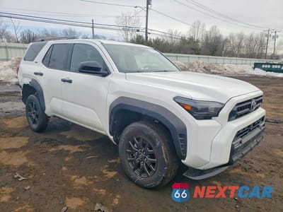 Czwarte zdjęcie samochodu z boku: 2025 TOYOTA 4RUNNER SR5 VIN:JTEVA5BRXS5013741 - miniatura