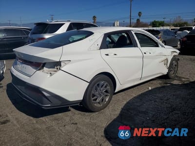 Trzecie zdjęcie samochodu z tyłu: 2024 HYUNDAI ELANTRA SEL VIN:KMHLM4DG2RU807671 - miniatura