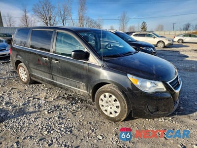 Czwarte zdjęcie samochodu z boku: 2013 VOLKSWAGEN ROUTAN S VIN:2C4RVAAG0DR725409 - miniatura