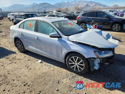 Czwarte zdjęcie samochodu z boku: 2018 VOLKSWAGEN JETTA SE VIN:3VWDB7AJ2JM236074 - miniatura