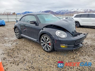 Piąte zdjęcie samochodu w środku: 2012 VOLKSWAGEN BEETLE TURBO VIN:3VW4A7AT0CM632818 - miniatura