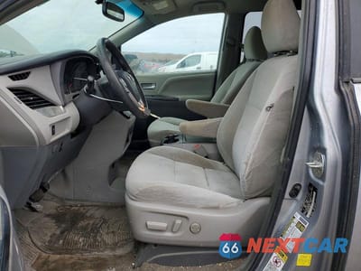 Zdjęcie 7 z 14 samochodu: 2017 TOYOTA SIENNA LE VIN:5TDKZ3DC9HS802947 - miniatura