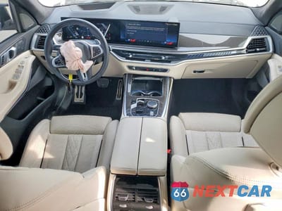 Zdjęcie 8 z 13 samochodu: 2025 BMW X7 M60I VIN:5UX33EM07S9X58023 - miniatura