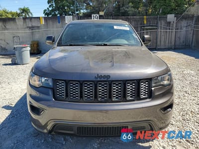 Piąte zdjęcie samochodu w środku: 2020 JEEP GRAND CHEROKEE LAREDO VIN:1C4RJEAG5LC202719 - miniatura