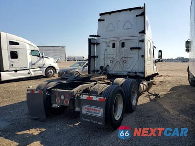 Czwarte zdjęcie samochodu z boku: 2016 FREIGHTLINER CASCADIA 126 SEMI TRUCK VIN:3AKJGLBG2GSHT7219 - miniatura