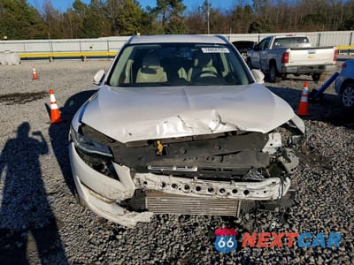 Piąte zdjęcie samochodu w środku: 2019 LINCOLN MKC SELECT VIN:5LMCJ2C92KUL04290 - miniatura
