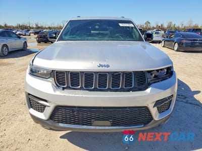 Piąte zdjęcie samochodu w środku: 2025 JEEP GRAND CHEROKEE LAREDO VIN:1C4RJGAG1SC266041 - miniatura