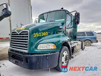 2016 MACK CXU613 SEMI TRUCK 1M1AW01X5GM008595 - główne zdjęcie licytacji z USA - miniatura