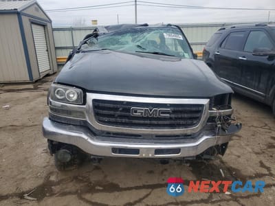 Piąte zdjęcie samochodu w środku: 2004 GMC SIERRA K2500 HEAVY DUTY VIN:1GTHK29254E249030 - miniatura