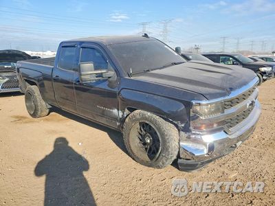 Czwarte zdjęcie samochodu z boku: 2016 CHEVROLET SILVERADO K1500 LT VIN:1GCVKREC3GZ350252 - miniatura