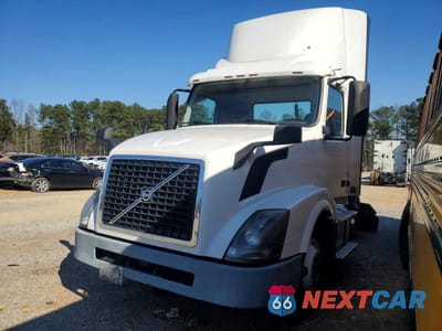 Drugie zdjęcie samochodu z przodu: 2017 VOLVO VNL SEMI TRUCK VIN:4V4N39TG4HN988025 - miniatura