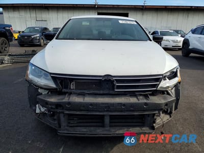 Piąte zdjęcie samochodu w środku: 2017 VOLKSWAGEN JETTA SPORT VIN:3VWD17AJ4HM301813 - miniatura