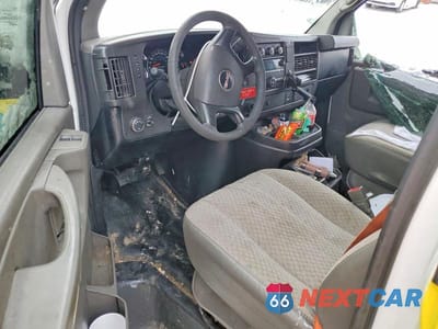 Zdjęcie 8 z 13 samochodu: 2015 GMC SAVANA 2500 CARGO UTILITY / SERVICE VAN VIN:1GTW7FCB5F1168130 - miniatura