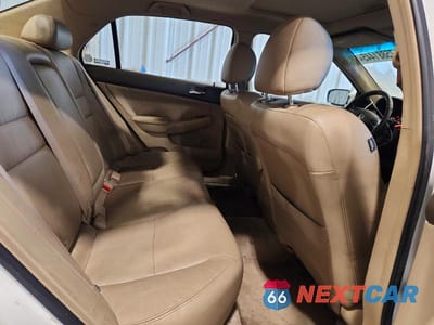 Zdjęcie 10 z 11 samochodu: 2004 HONDA ACCORD EX VIN:JHMCM56824C035136 - miniatura