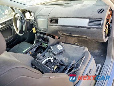 Zdjęcie 8 z 12 samochodu: 2011 VOLKSWAGEN TOUAREG V6 TDI VIN:WVGFK9BP8BD002170 - miniatura