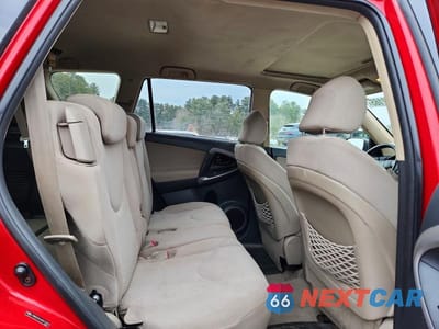 Zdjęcie 11 z 13 samochodu: 2006 TOYOTA RAV4 LIMITED VIN:JTMBD34V465013933 - miniatura