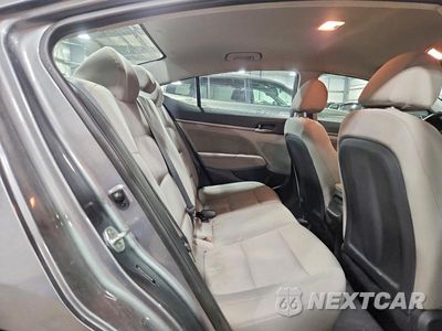 Zdjęcie 10 z 12 samochodu: 2018 HYUNDAI ELANTRA SEL VIN:5NPD84LF8JH255548 - miniatura