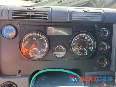 Zdjęcie 8 z 10 samochodu: 2020 FREIGLINER CASCADIA 125 VIN:3AKJGLDR9LDLR2216 - miniatura