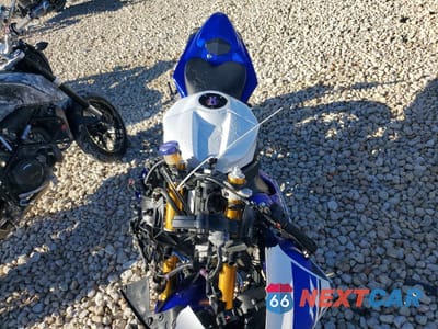 Piąte zdjęcie samochodu w środku: 2014 YAMAHA YZFR1 VIN:JYARN23E5EA018017 - miniatura