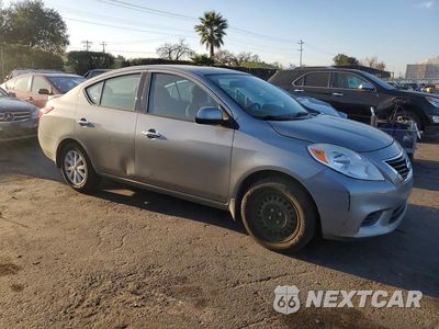 Czwarte zdjęcie samochodu z boku: 2014 NISSAN VERSA S VIN:3N1CN7AP1EL863101 - miniatura