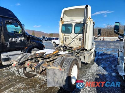 Czwarte zdjęcie samochodu z boku: 2012 FREIGHTLINER CASCADIA SEMI TRUCK VIN:1FUBGBDV7CLBK4514 - miniatura