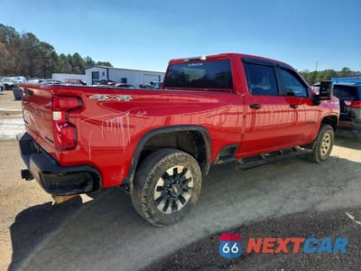 Trzecie zdjęcie samochodu z tyłu: 2021 CHEVROLET SILVERADO K2500 CUSTOM VIN:1GC4YME77MF300726 - miniatura