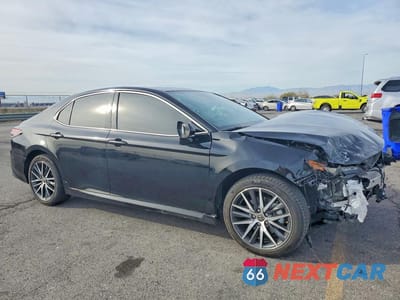 Czwarte zdjęcie samochodu z boku: 2022 TOYOTA CAMRY HYBRID XLE VIN:4T1F31AK8NU583906 - miniatura