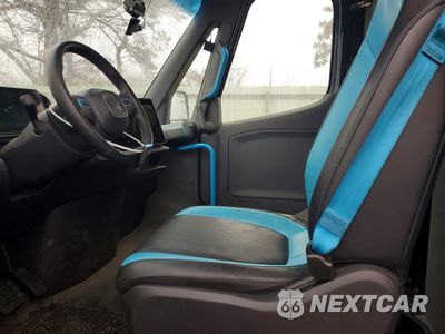 Zdjęcie 7 z 14 samochodu: 2025 RIVIAN EDV 700 VIN:7FCEHEB28SN027814 - miniatura