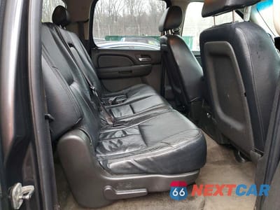 Zdjęcie 11 z 12 samochodu: 2010 CHEVROLET SUBURBAN K1500 LS VIN:1GNUKHE37AR148650 - miniatura