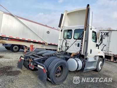 Czwarte zdjęcie samochodu z boku: 2016 FREIGHTLINER CASCADIA 125 SEMI TRUCK VIN:1FUBGEDV7GLHC5750 - miniatura