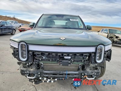 Piąte zdjęcie samochodu w środku: 2023 RIVIAN R1T ADVENTURE VIN:7FCTGBAA2PN029504 - miniatura