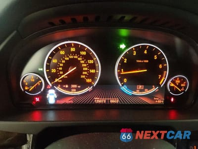 Zdjęcie 9 z 12 samochodu: 2015 BMW X5 XDRIVE50I VIN:5UXKR6C52F0J77620 - miniatura