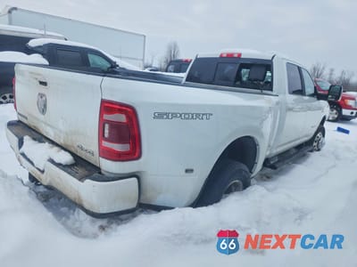 Trzecie zdjęcie samochodu z tyłu: 2023 RAM 3500 LARAMIE VIN:3C63RRJL8PG624464 - miniatura