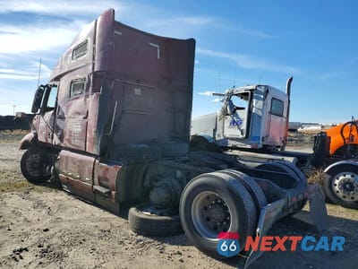 Trzecie zdjęcie samochodu z tyłu: 2020 VOLVO VN VNL - SEMI TRUCK VIN:4V4NC9EJ8LN197756 - miniatura