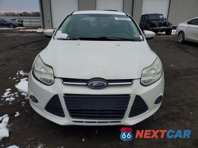 Piąte zdjęcie samochodu w środku: 2014 FORD FOCUS SE VIN:1FADP3F22EL268129 - miniatura