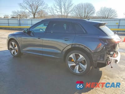 Drugie zdjęcie samochodu z przodu: 2022 AUDI E-TRON PREMIUM PLUS VIN:WA1LABGE6NB010884 - miniatura
