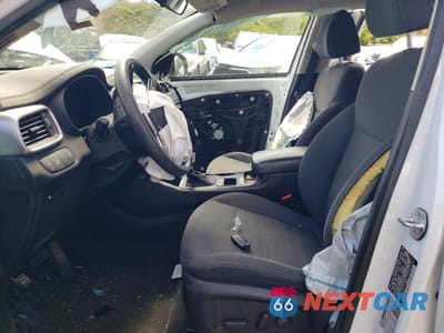 Zdjęcie 7 z 14 samochodu: 2019 KIA SORENTO VIN:5XYPG4A57KG490414 - miniatura