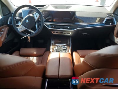Zdjęcie 8 z 11 samochodu: 2026 BMW X7 XDRIVE40I VIN:5UX23EM03T9187823 - miniatura