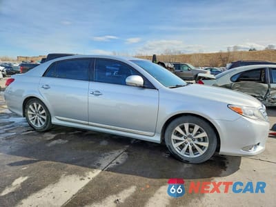Czwarte zdjęcie samochodu z boku: 2011 TOYOTA AVALON LIMITED VIN:4T1BK3DB7BU378257 - miniatura