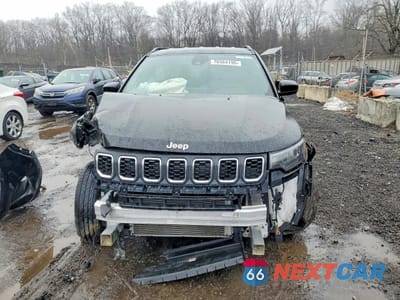 Piąte zdjęcie samochodu w środku: 2025 JEEP COMPASS LATITUDE VIN:3C4NJDBN9ST581801 - miniatura