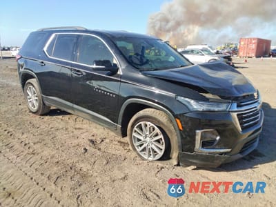 Czwarte zdjęcie samochodu z boku: 2022 CHEVROLET TRAVERSE LT VIN:1GNERHKW0NJ163199 - miniatura