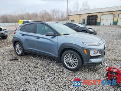 Czwarte zdjęcie samochodu z boku: 2020 HYUNDAI KONA SEL VIN:KM8K22AA8LU463339 - miniatura