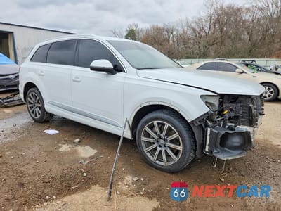 Czwarte zdjęcie samochodu z boku: 2019 AUDI Q7 PREMIUM PLUS VIN:WA1LAAF70KD013969 - miniatura