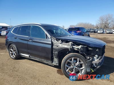 Czwarte zdjęcie samochodu z boku: 2021 BMW X3 SDRIVE30I VIN:5UXTY3C06M9F02503 - miniatura