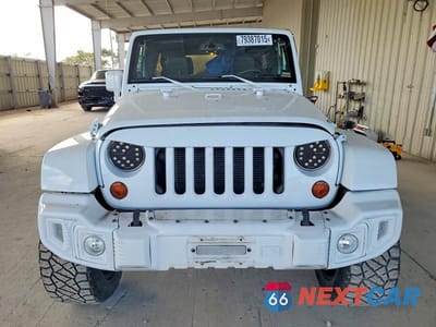 Piąte zdjęcie samochodu w środku: 2013 JEEP WRANGLER UNLIMITED SAHARA VIN:1C4BJWEG1DL613053 - miniatura