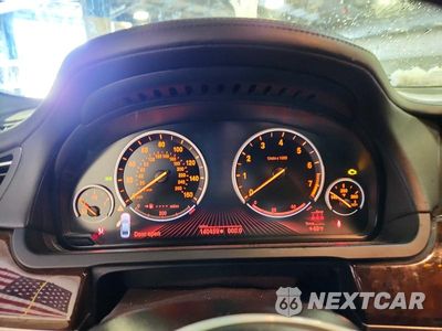 Zdjęcie 9 z 11 samochodu: 2013 BMW 750 I VIN:WBAYA8C57DC996677 - miniatura